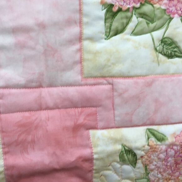 NWT Hand Crafted Quilted Wall Hanging/Runner - Picture 12 of 12